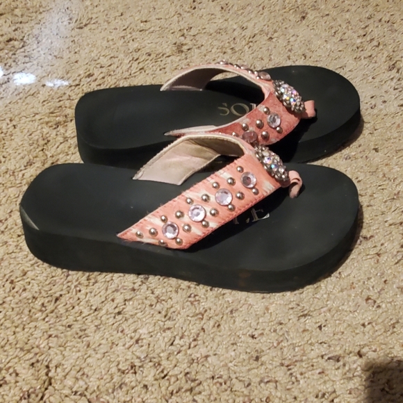 2 Pairs of Rhinestone Flip Flops Grazie & Hidensole - Picture 4 of 6